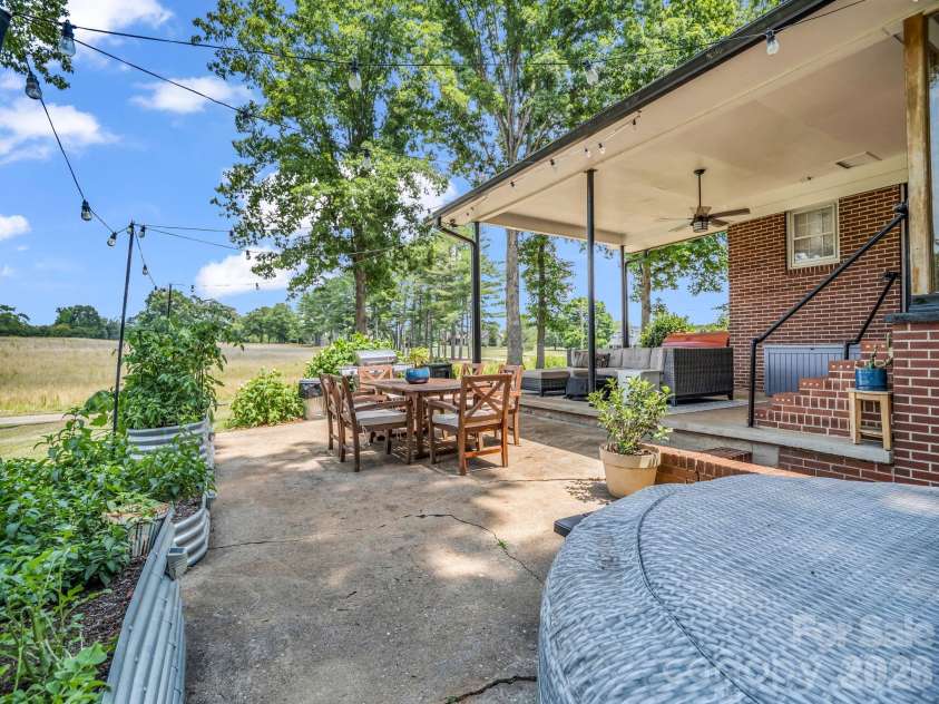 201 Lincoln Road, Forest City, NC 28043.  MLS# CAR4398972, YatesRealty ID 34711. 