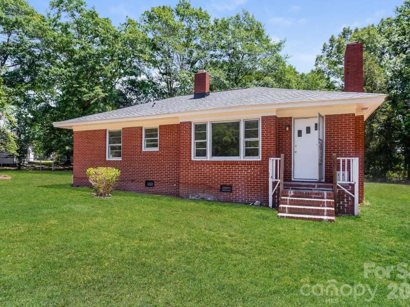 113 Griggs Street, Pageland, SC 29728.  MLS# CAR4400185, YatesRealty ID 34712. 