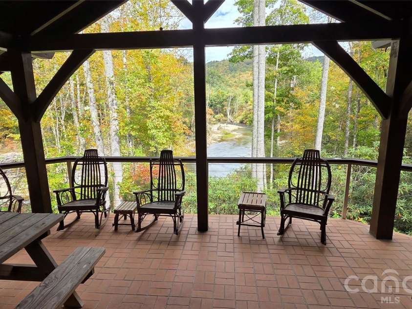 165 Winding Trail, Burnsville, NC 28714.  MLS# CAR4400173, YatesRealty ID 34713. 