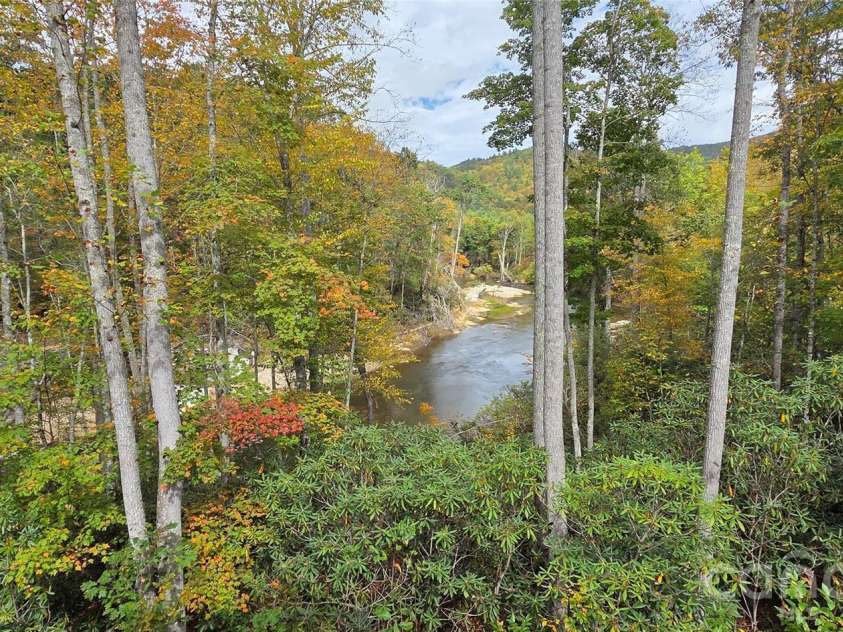 165 Winding Trail, Burnsville, NC 28714.  MLS# CAR4400173, YatesRealty ID 34713. 