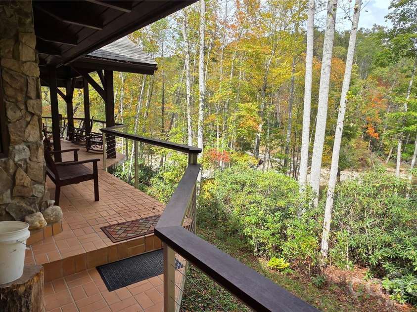 165 Winding Trail, Burnsville, NC 28714.  MLS# CAR4400173, YatesRealty ID 34713. 