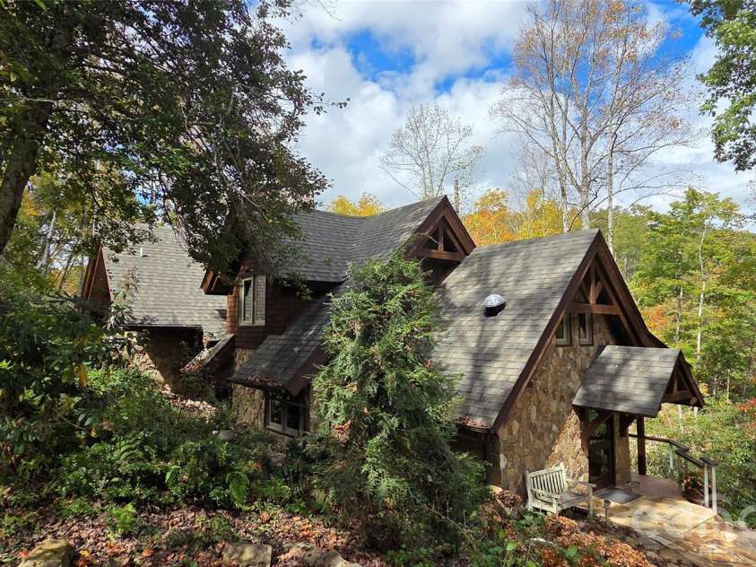 165 Winding Trail, Burnsville, NC 28714.  MLS# CAR4400173, YatesRealty ID 34713. 