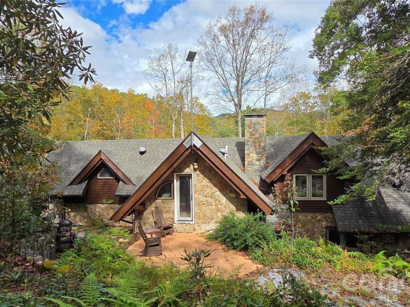 165 Winding Trail, Burnsville, NC 28714.  MLS# CAR4400173, YatesRealty ID 34713. 