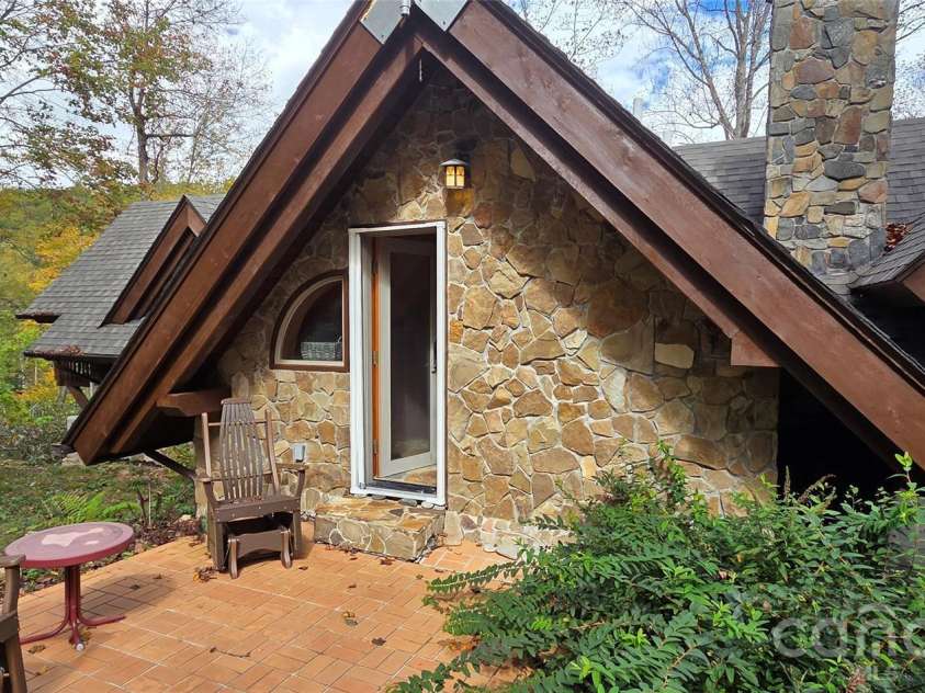 165 Winding Trail, Burnsville, NC 28714.  MLS# CAR4400173, YatesRealty ID 34713. 