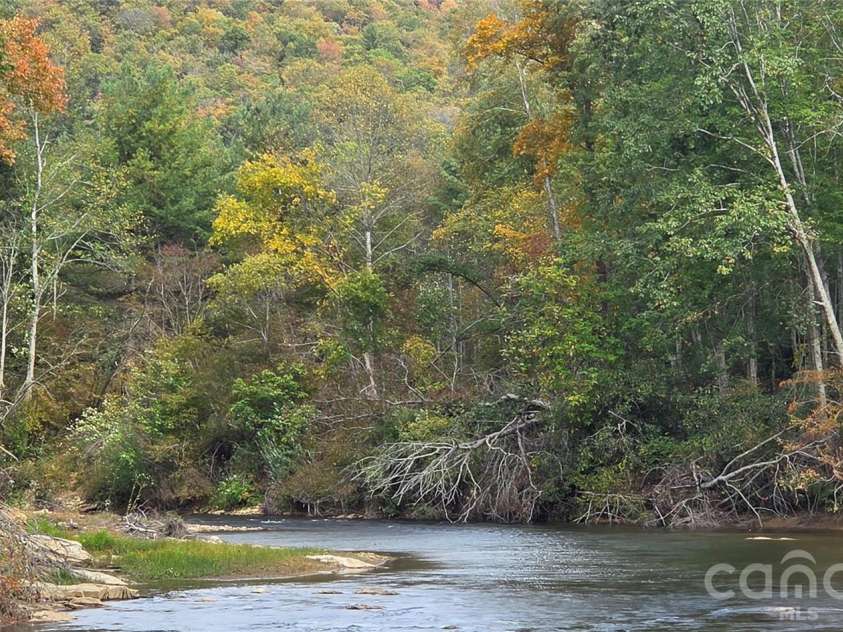 165 Winding Trail, Burnsville, NC 28714.  MLS# CAR4400173, YatesRealty ID 34713. 