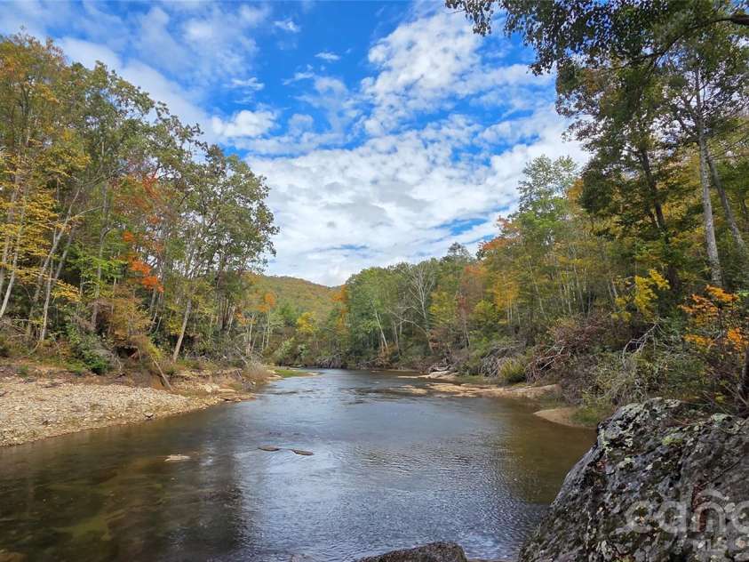 165 Winding Trail, Burnsville, NC 28714.  MLS# CAR4400173, YatesRealty ID 34713. 