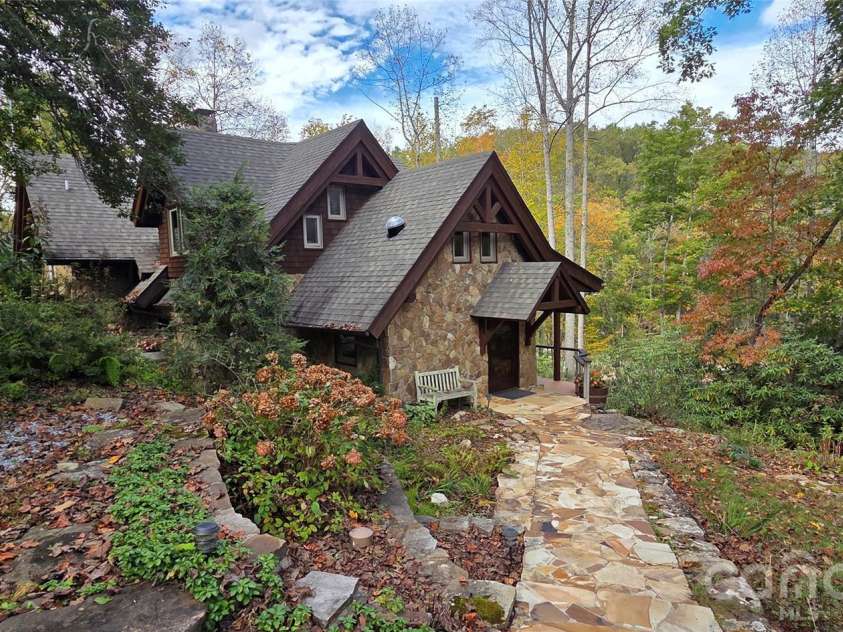 165 Winding Trail, Burnsville, NC 28714.  MLS# CAR4400173, YatesRealty ID 34713. 