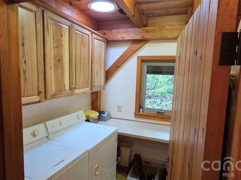 165 Winding Trail, Burnsville, NC 28714.  MLS# CAR4400173, YatesRealty ID 34713. 