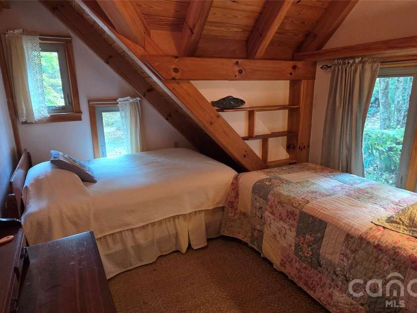 165 Winding Trail, Burnsville, NC 28714.  MLS# CAR4400173, YatesRealty ID 34713. 