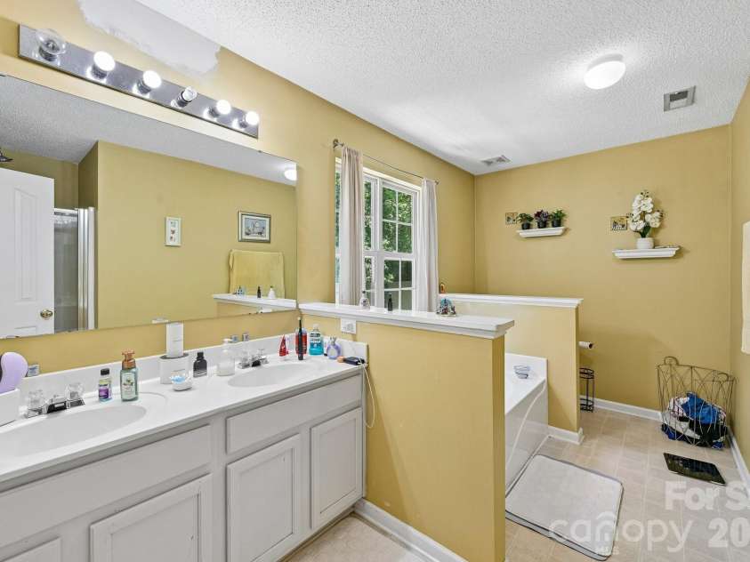 9338 Golden Pond Drive, Charlotte, NC 28269.  MLS# CAR4392080, YatesRealty ID 34714. 
