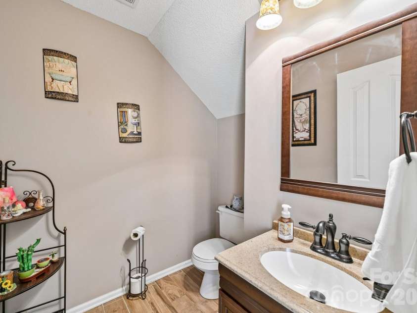 9338 Golden Pond Drive, Charlotte, NC 28269.  MLS# CAR4392080, YatesRealty ID 34714. 