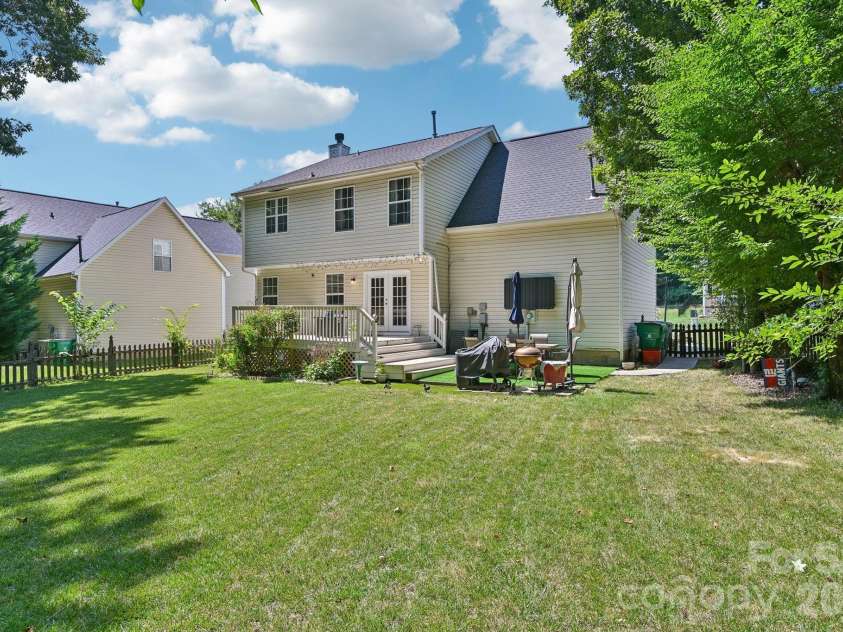 9338 Golden Pond Drive, Charlotte, NC 28269.  MLS# CAR4392080, YatesRealty ID 34714. 