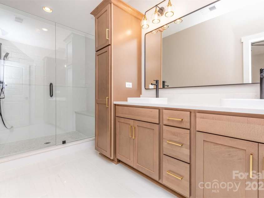 2822 Molly Pop Lane, Monroe, NC 28112.  MLS# CAR4272441, YatesRealty ID 34715. Primary Bath