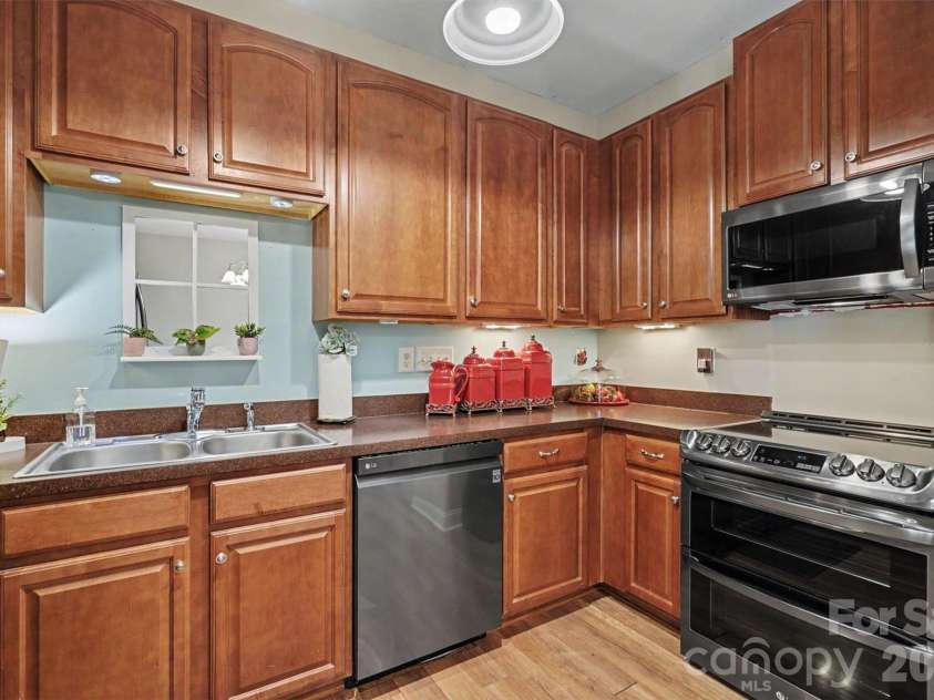 9640 Storybook Avenue, Concord, NC 28027.  MLS# CAR4396872, YatesRealty ID 34715. Kitchen