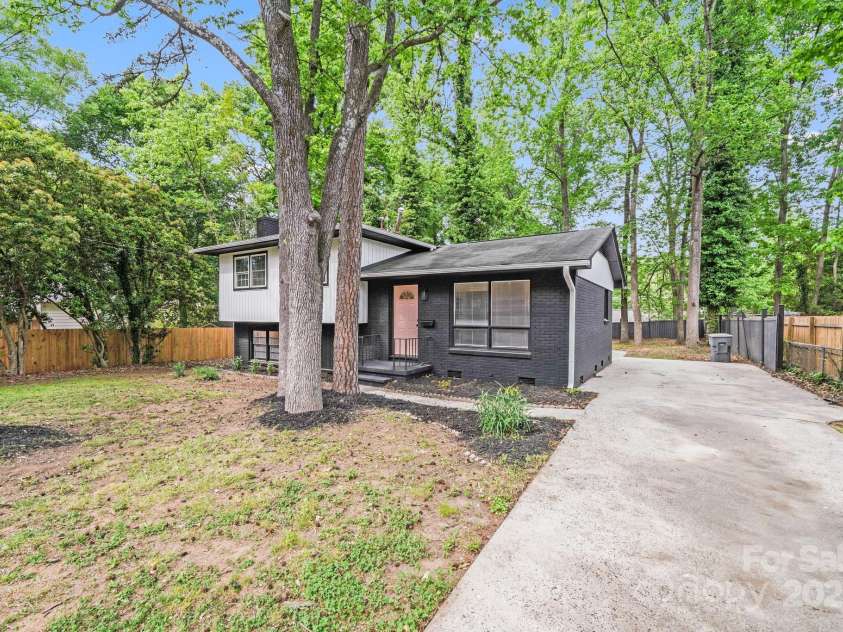 3619 Bankston Place, Charlotte, NC 28215.  MLS# CAR4249558, YatesRealty ID 34716. 