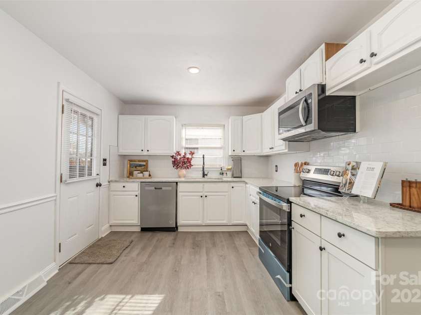 3619 Bankston Place, Charlotte, NC 28215.  MLS# CAR4249558, YatesRealty ID 34716. Virtually Staged