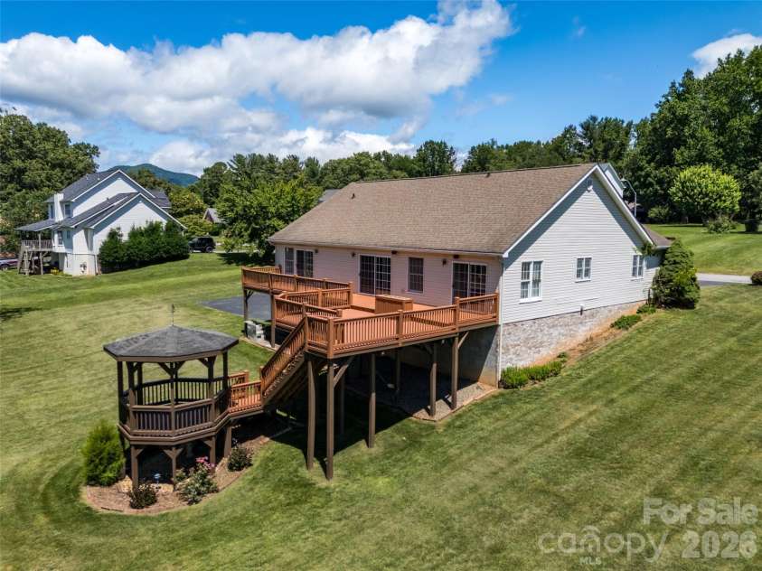 117 Caldonia Drive, Candler, NC 28715.  MLS# CAR4397414, YatesRealty ID 34717. 
