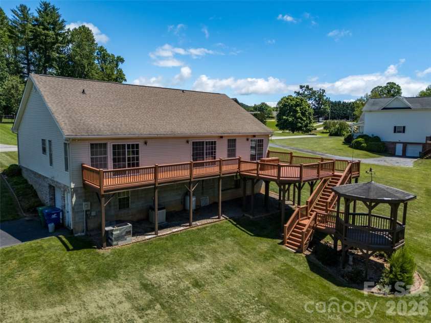 117 Caldonia Drive, Candler, NC 28715.  MLS# CAR4397414, YatesRealty ID 34717. 