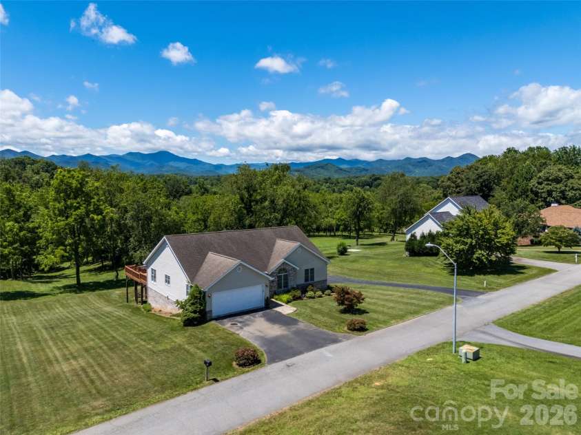 117 Caldonia Drive, Candler, NC 28715.  MLS# CAR4397414, YatesRealty ID 34717. 