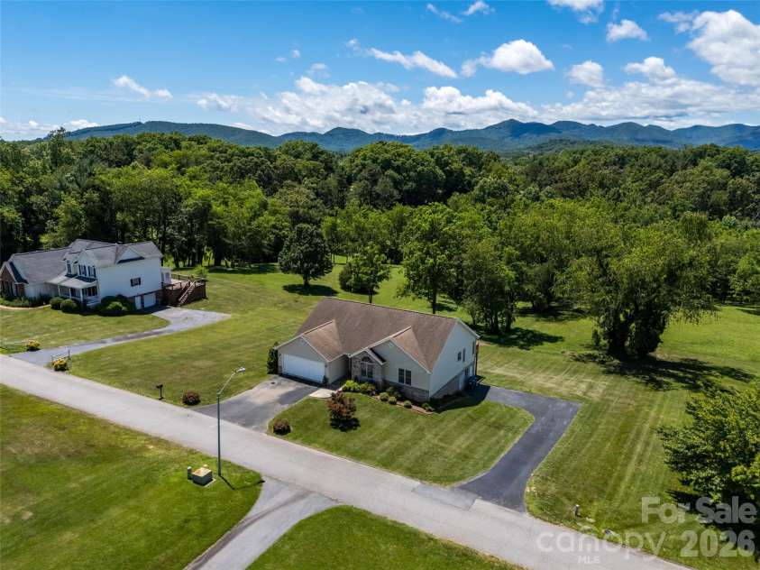 117 Caldonia Drive, Candler, NC 28715.  MLS# CAR4397414, YatesRealty ID 34717. 