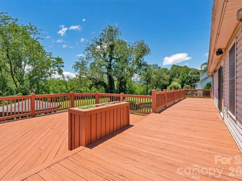 117 Caldonia Drive, Candler, NC 28715.  MLS# CAR4397414, YatesRealty ID 34717. 