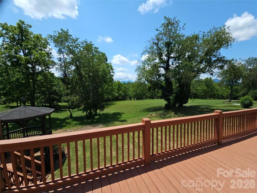117 Caldonia Drive, Candler, NC 28715.  MLS# CAR4397414, YatesRealty ID 34717. 