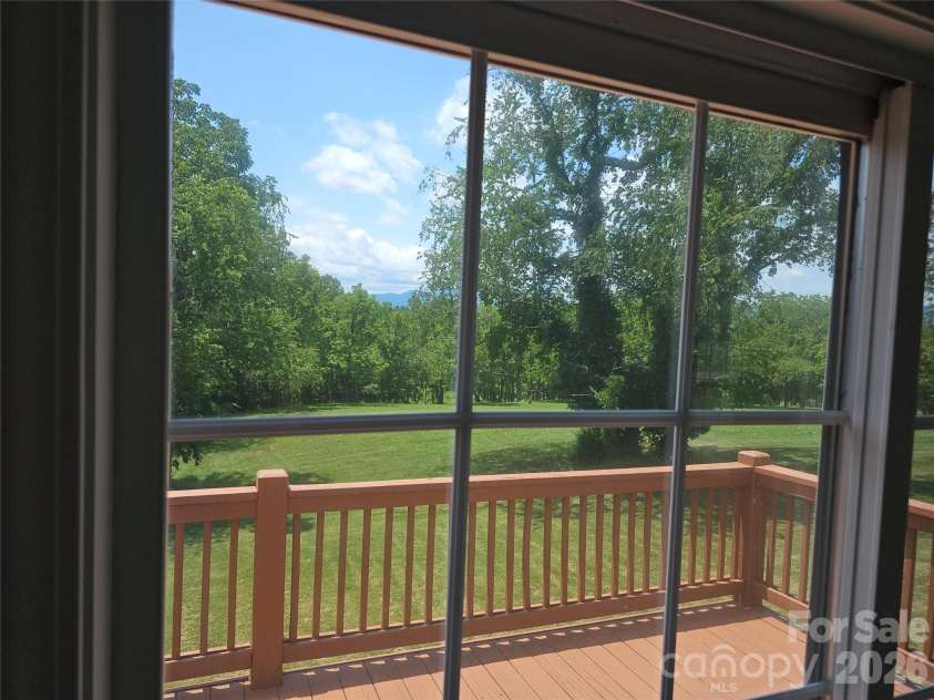 117 Caldonia Drive, Candler, NC 28715.  MLS# CAR4397414, YatesRealty ID 34717. 