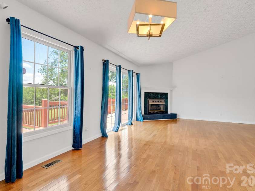 117 Caldonia Drive, Candler, NC 28715.  MLS# CAR4397414, YatesRealty ID 34717. Livingroom