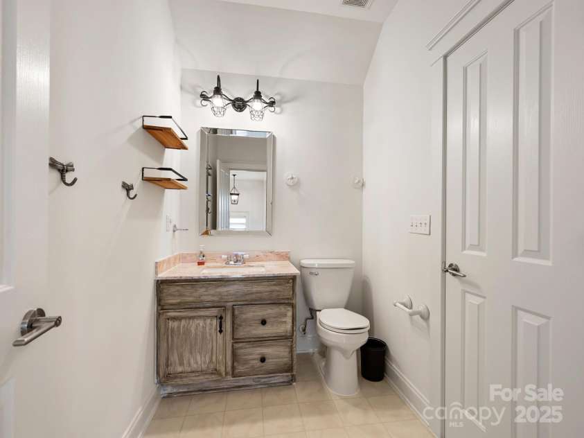 1343 Heathbrook Circle, Asheville, NC 28803.  MLS# CAR4293968, YatesRealty ID 34717. Bathroom