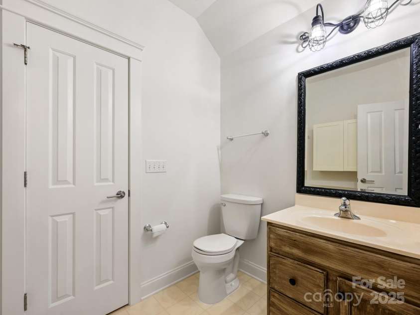 1343 Heathbrook Circle, Asheville, NC 28803.  MLS# CAR4293968, YatesRealty ID 34717. Bathroom
