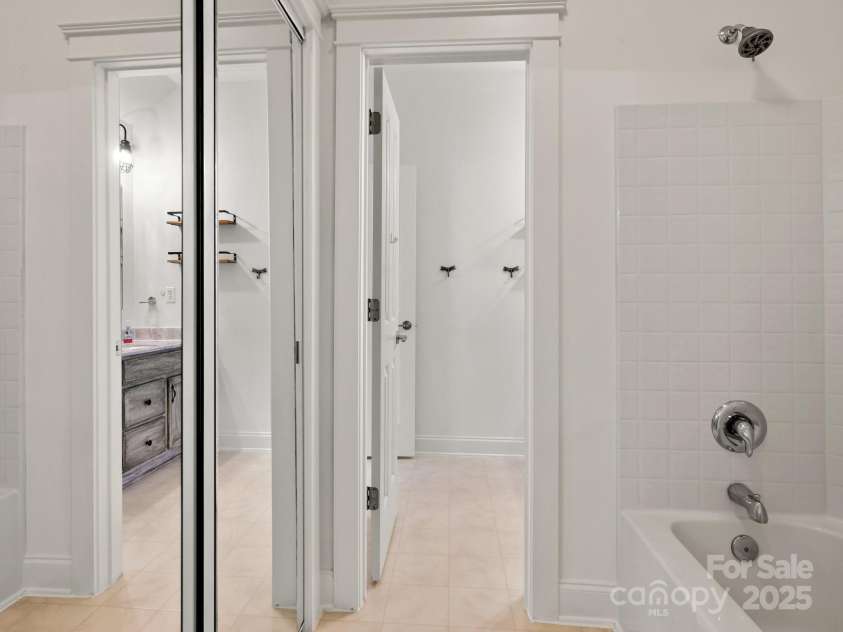 1343 Heathbrook Circle, Asheville, NC 28803.  MLS# CAR4293968, YatesRealty ID 34717. Bathroom