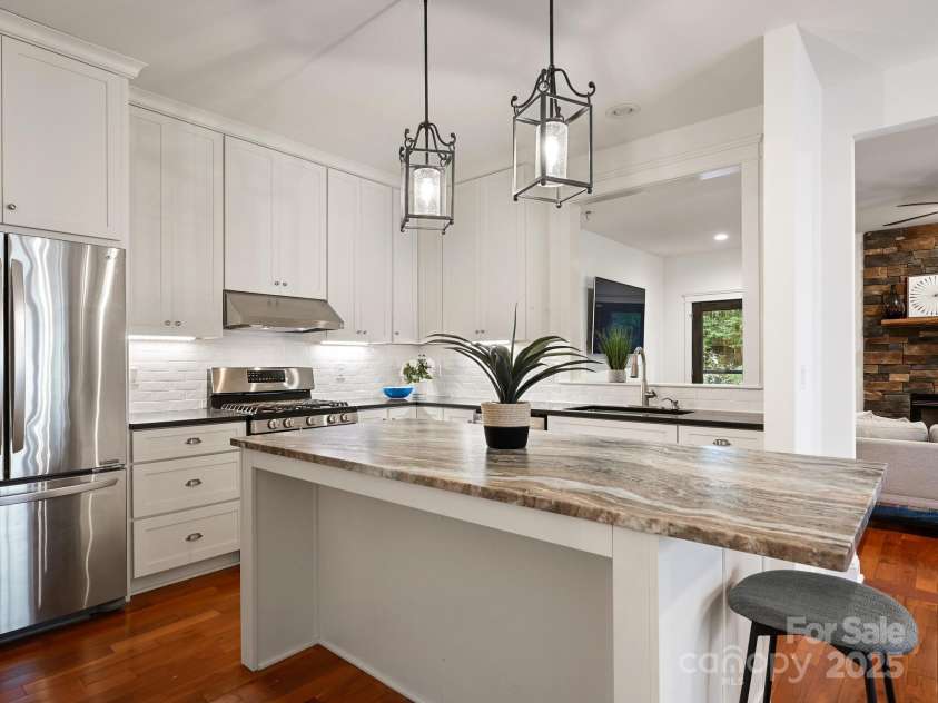 1343 Heathbrook Circle, Asheville, NC 28803.  MLS# CAR4293968, YatesRealty ID 34717. Beautiful granite counter tops