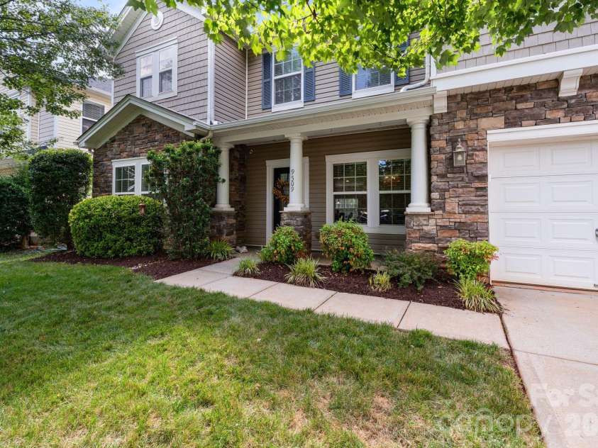 9509 Seamill Road, Charlotte, NC 28278.  MLS# CAR4395632, YatesRealty ID 34718. 