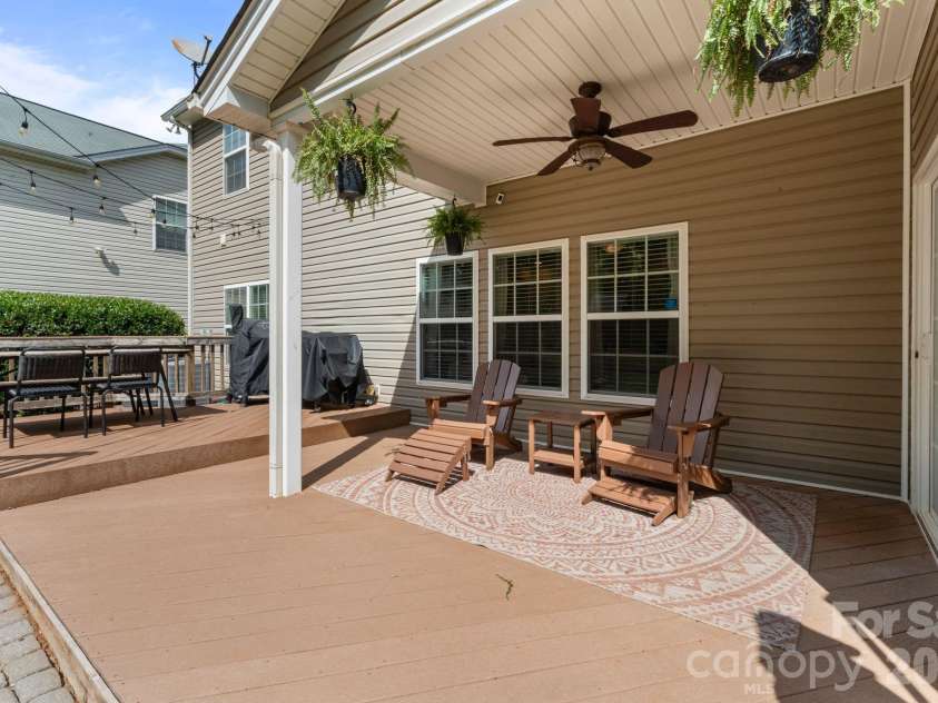 9509 Seamill Road, Charlotte, NC 28278.  MLS# CAR4395632, YatesRealty ID 34718. 