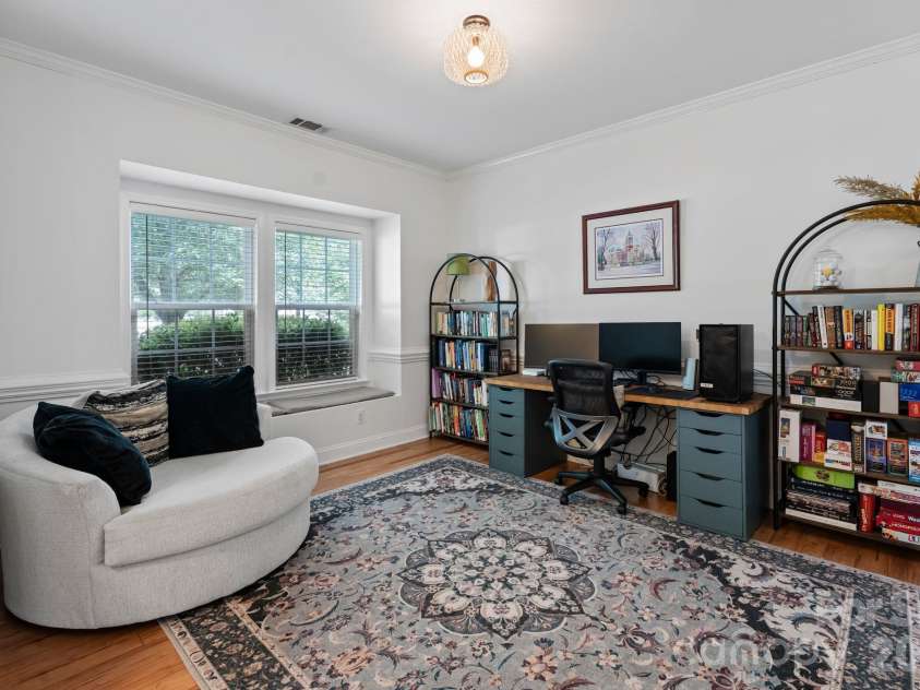 9509 Seamill Road, Charlotte, NC 28278.  MLS# CAR4395632, YatesRealty ID 34718. 