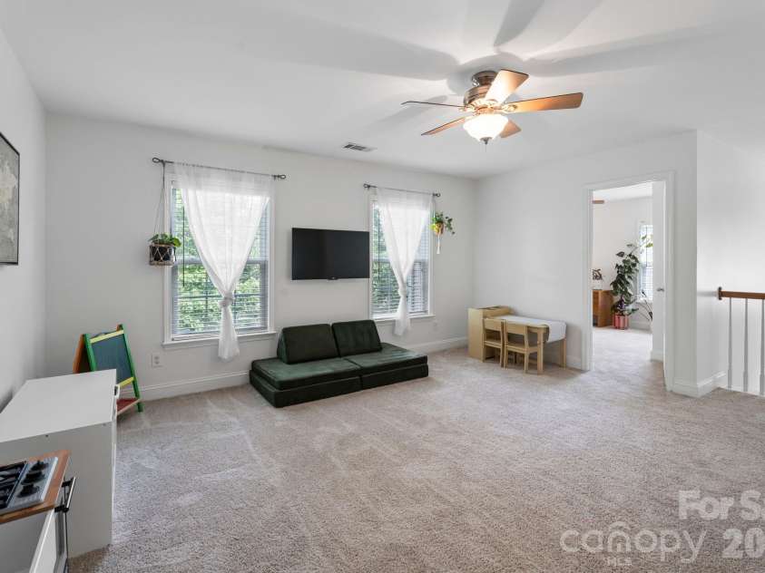 9509 Seamill Road, Charlotte, NC 28278.  MLS# CAR4395632, YatesRealty ID 34718. 