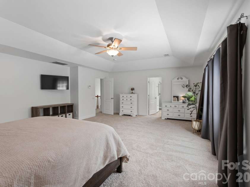 9509 Seamill Road, Charlotte, NC 28278.  MLS# CAR4395632, YatesRealty ID 34718. 