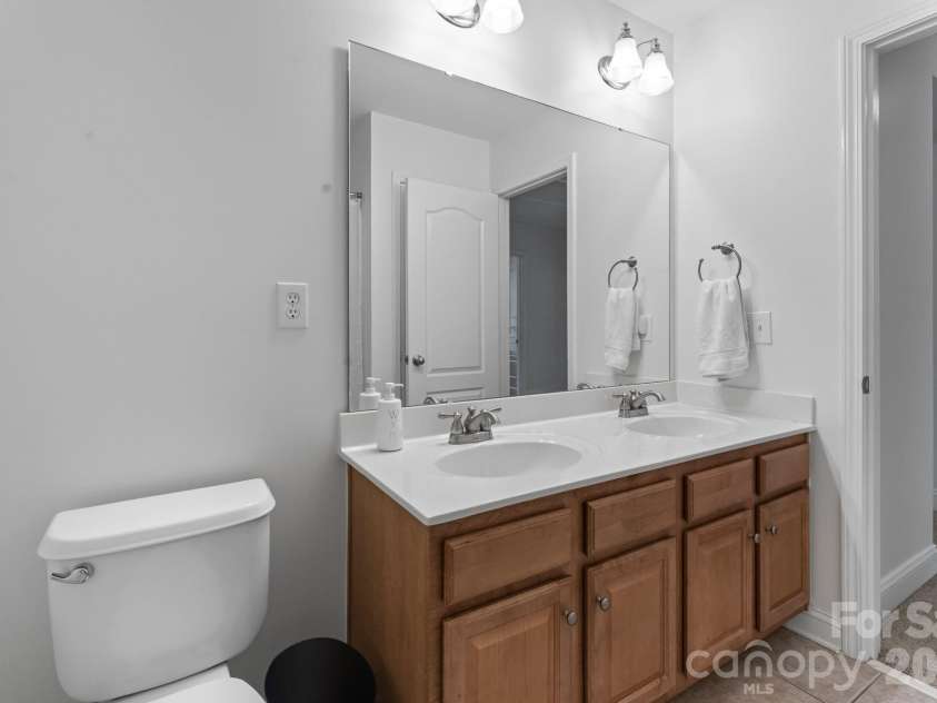 9509 Seamill Road, Charlotte, NC 28278.  MLS# CAR4395632, YatesRealty ID 34718. 