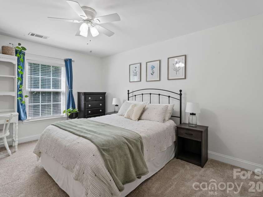 9509 Seamill Road, Charlotte, NC 28278.  MLS# CAR4395632, YatesRealty ID 34718. 