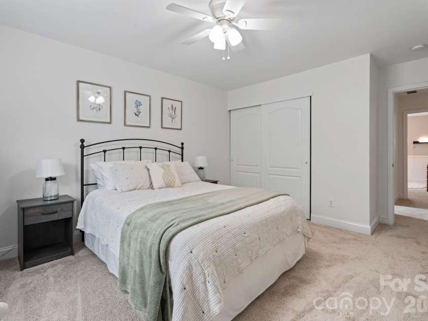 9509 Seamill Road, Charlotte, NC 28278.  MLS# CAR4395632, YatesRealty ID 34718. 