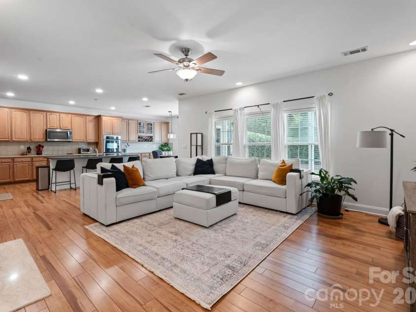 9509 Seamill Road, Charlotte, NC 28278.  MLS# CAR4395632, YatesRealty ID 34718. 