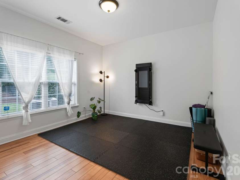 9509 Seamill Road, Charlotte, NC 28278.  MLS# CAR4395632, YatesRealty ID 34718. 