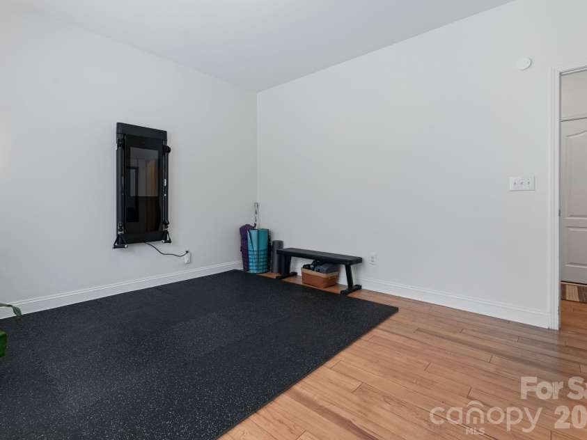 9509 Seamill Road, Charlotte, NC 28278.  MLS# CAR4395632, YatesRealty ID 34718. 
