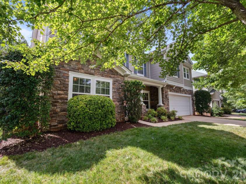 9509 Seamill Road, Charlotte, NC 28278.  MLS# CAR4395632, YatesRealty ID 34718. 