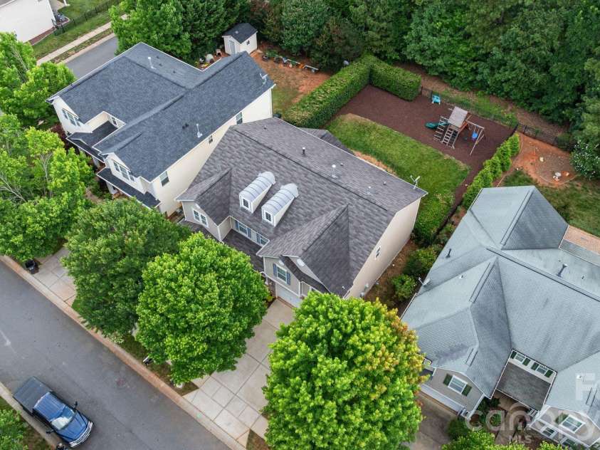 9509 Seamill Road, Charlotte, NC 28278.  MLS# CAR4395632, YatesRealty ID 34718. 