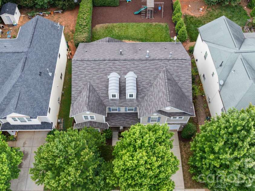 9509 Seamill Road, Charlotte, NC 28278.  MLS# CAR4395632, YatesRealty ID 34718. 