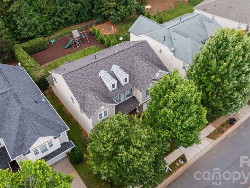 9509 Seamill Road, Charlotte, NC 28278.  MLS# CAR4395632, YatesRealty ID 34718. 
