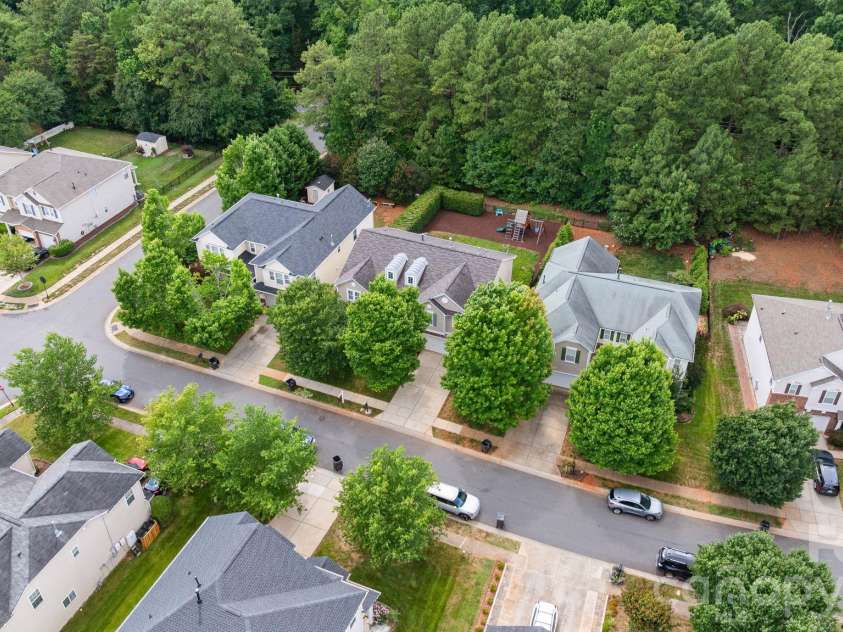 9509 Seamill Road, Charlotte, NC 28278.  MLS# CAR4395632, YatesRealty ID 34718. 