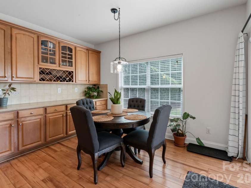 9509 Seamill Road, Charlotte, NC 28278.  MLS# CAR4395632, YatesRealty ID 34718. 