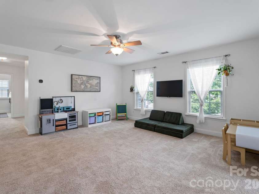 9509 Seamill Road, Charlotte, NC 28278.  MLS# CAR4395632, YatesRealty ID 34718. 
